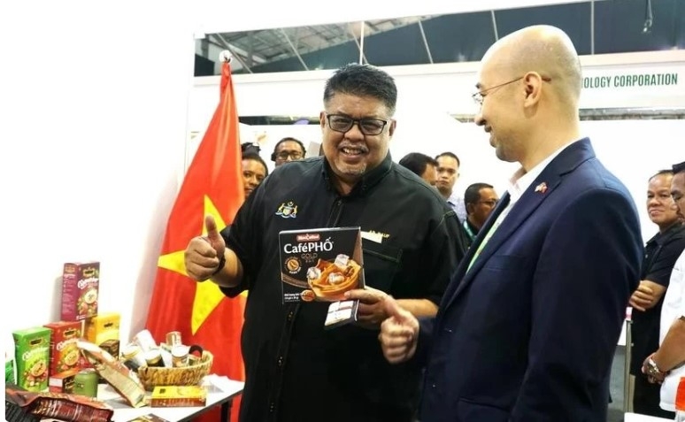 Vietnamese products make waves at Malaysia’s halal festival